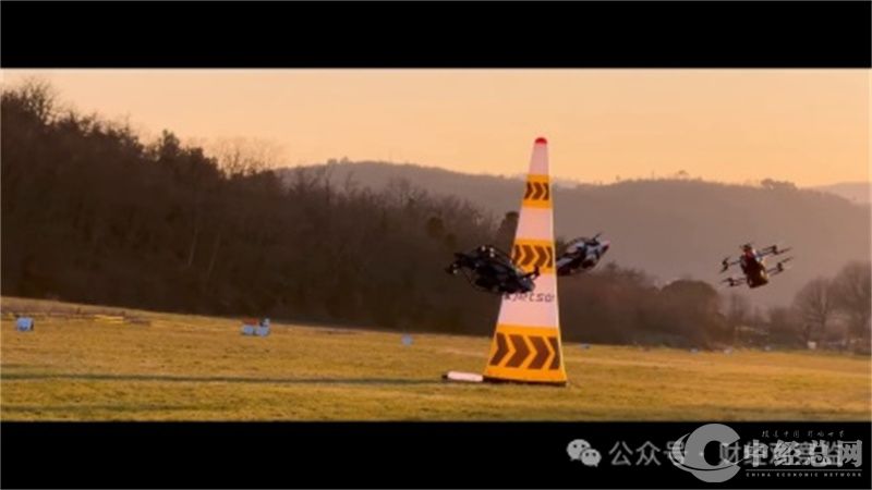 空中竞速现场 四架飞行汽车上演云端漂移.jpg