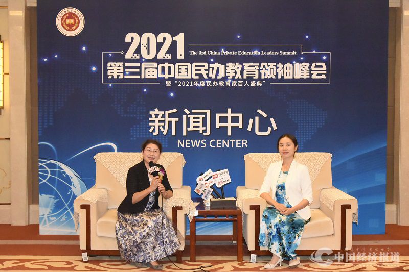 11 中国经济报道“2021民办教育领袖人物”专访：深圳阳光花教育集团董事长王英.JPG