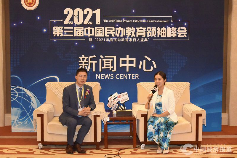 13 中国经济报道“2021民办教育领袖人物”专访：深圳市五福家庭文化教育有限公司董事长肖园田.JPG