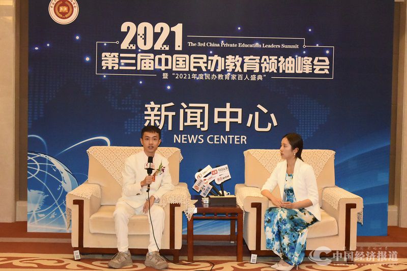 15 中国经济报道“2021民办教育领袖人物”专访：重庆市合川卫生学校校长陈芊朴.JPG