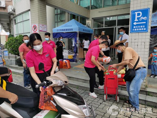 图片6 广东省肢残人协会、江门市肢残人协会开展困难残疾人子女助学活动.jpg