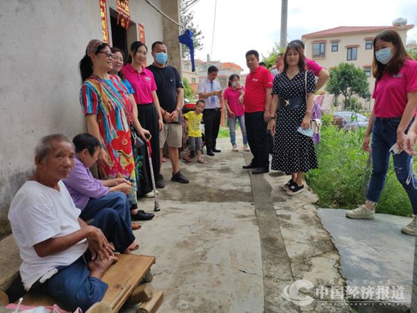 图片11 广东省肢残人协会、江门市肢残人协会开展困难残疾人子女助学活动.jpg