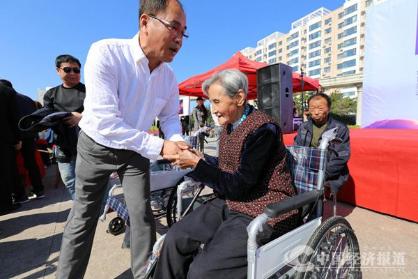 图片12感党恩 报党情 身残志坚的王延滨公益在路上.jpg