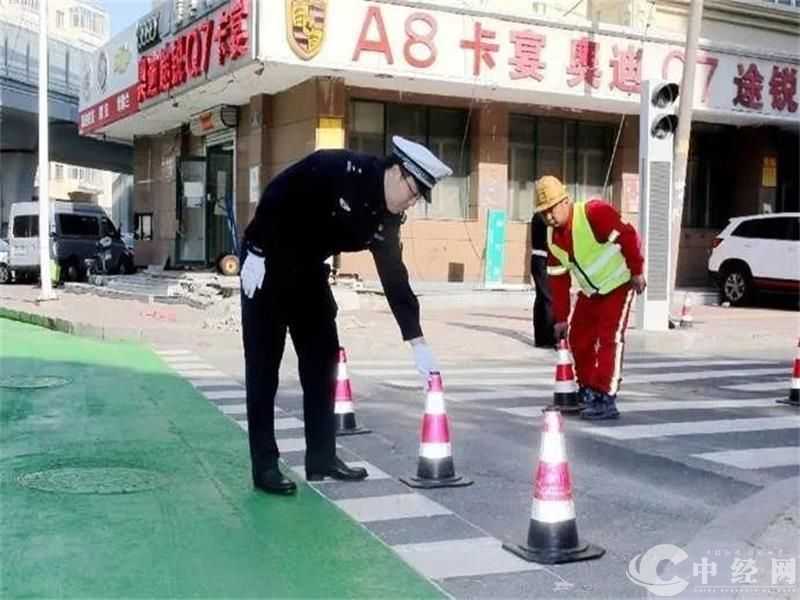 交警1_看图王.jpg